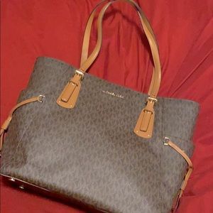 Michael Kors tote